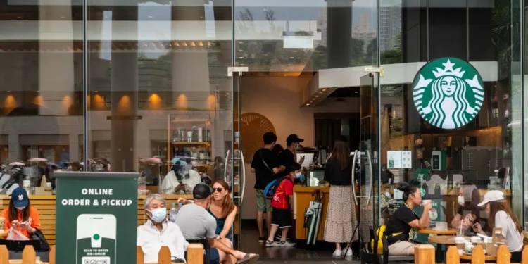 Tren 'Cagongjok' Di Korea Selatan Bikin Resah Pihak Starbucks?