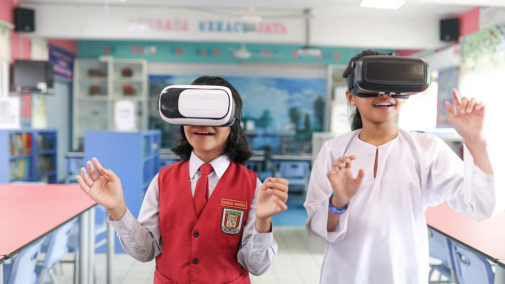 Masa depan teknologi AR dan VR di edukasi: tren yang patut diantisipasi