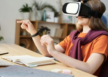 teknologi AR dan VR di edukasi: manfaat utama yang mengguncang cara belajar